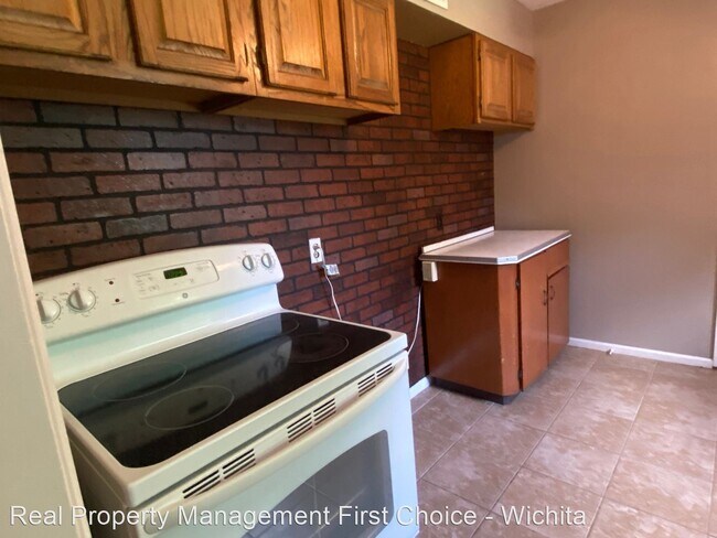 Building Photo - 3 br, 1.5 bath House - 708 Prairie Park