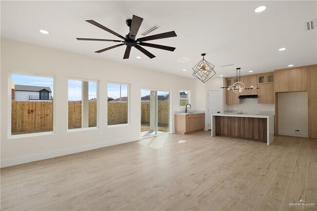 Foto del edificio - 19 S K Center St