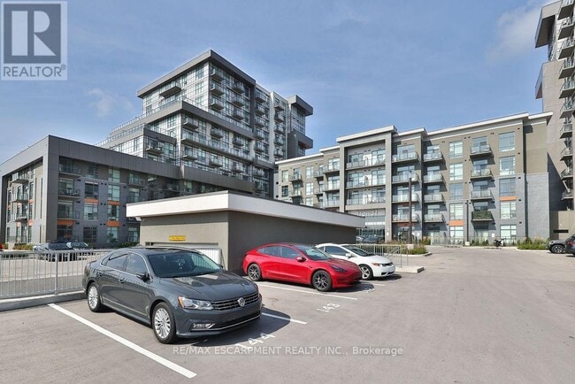 Building Photo - 450-450 Dundas St E