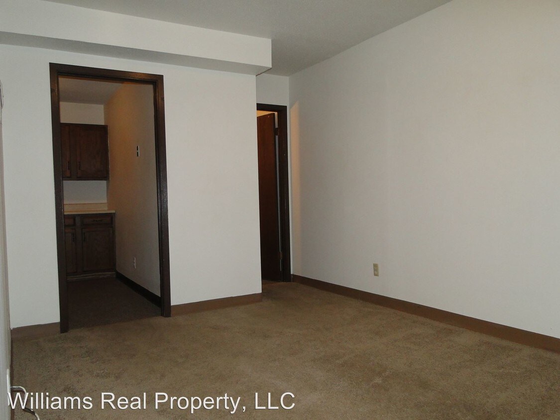 Building Photo - 825 S Bishop Ave
