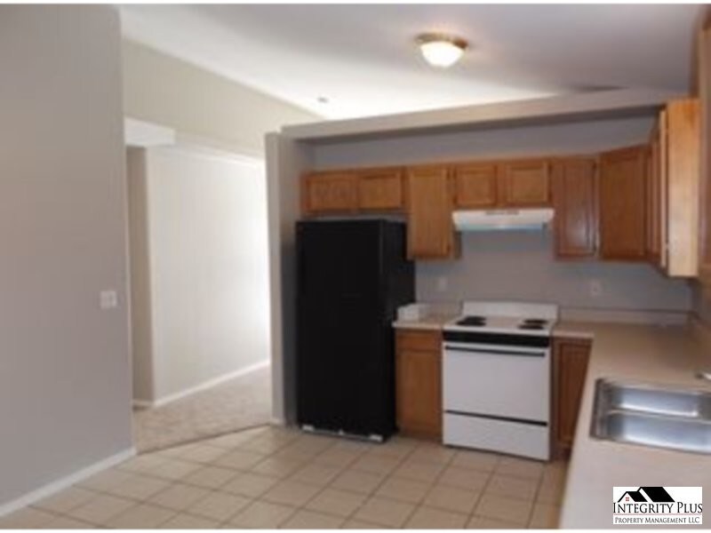 Building Photo - 3 bedroom 2 bath