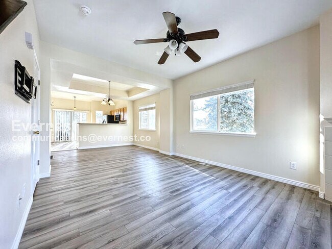 Foto del edificio - 9600 W Chatfield Ave