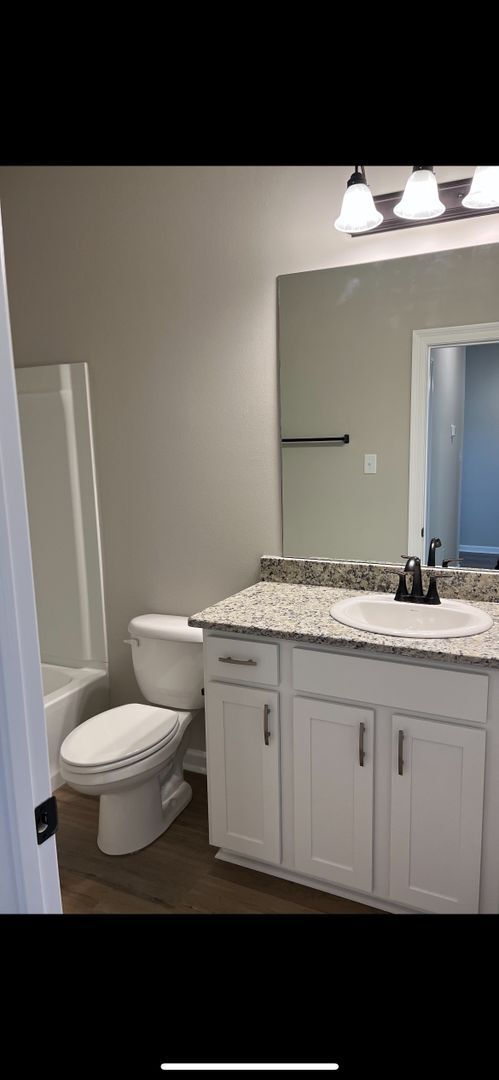 Building Photo - 3 Bedroom, 2 Bathroom, Walk in closets Gra...