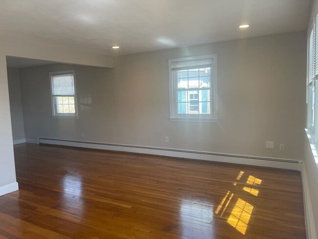 Building Photo - 32-34 Park Ave Ext