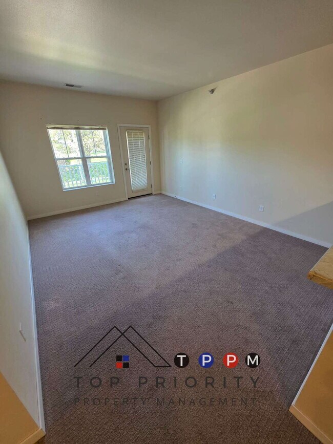 Building Photo - 2 Bedroom | 1 Bathroom 2nd Floor Apartment...