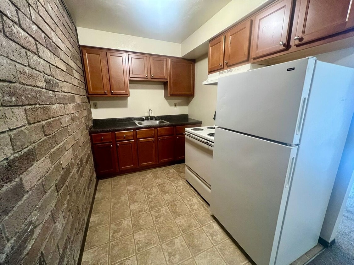 Primary Photo - Charming One Bedroom Apartment! Lots of Na...