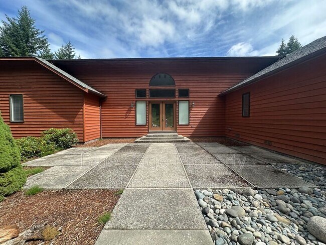 Building Photo - 1965 Baker View Dr