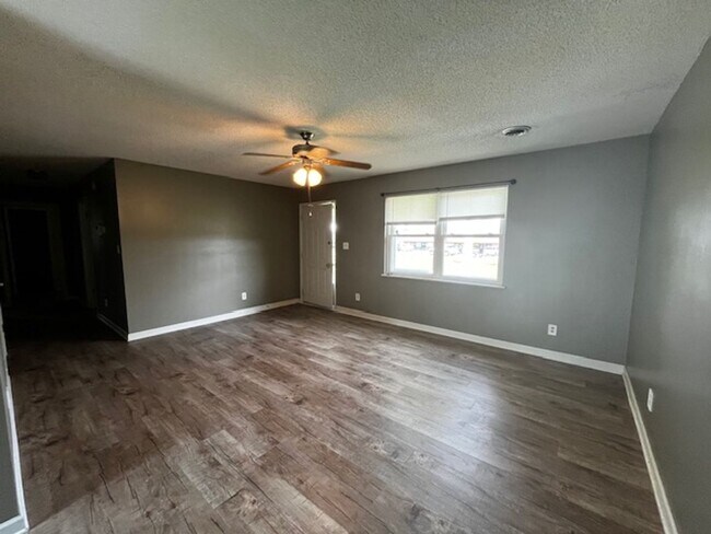 Foto del edificio - 159 Durkee Rd NE
