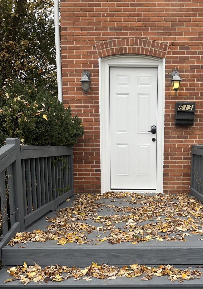 Foto del edificio - 613 Watson Ave