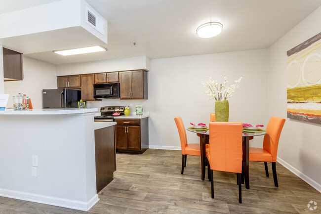 2BD, 2BA - 903 SF - Ascent