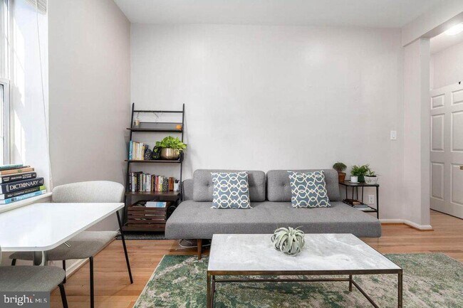 Foto del edificio - 1711 35th St NW