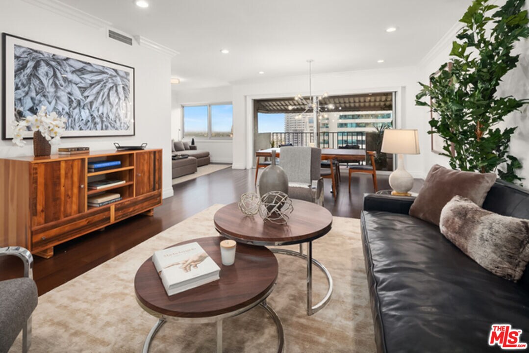 Foto principal - 10450 Wilshire Blvd