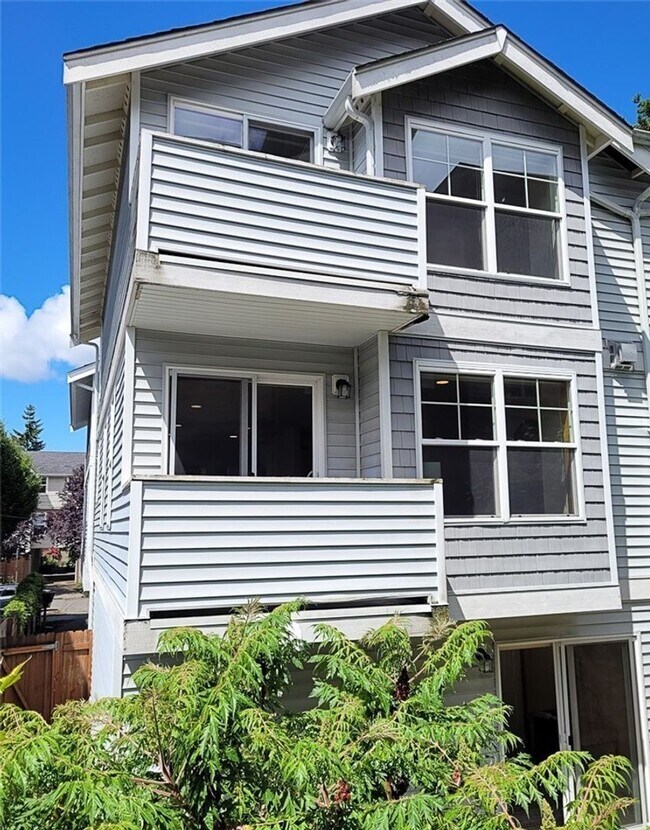 Building Photo - Great TownHome For Rent