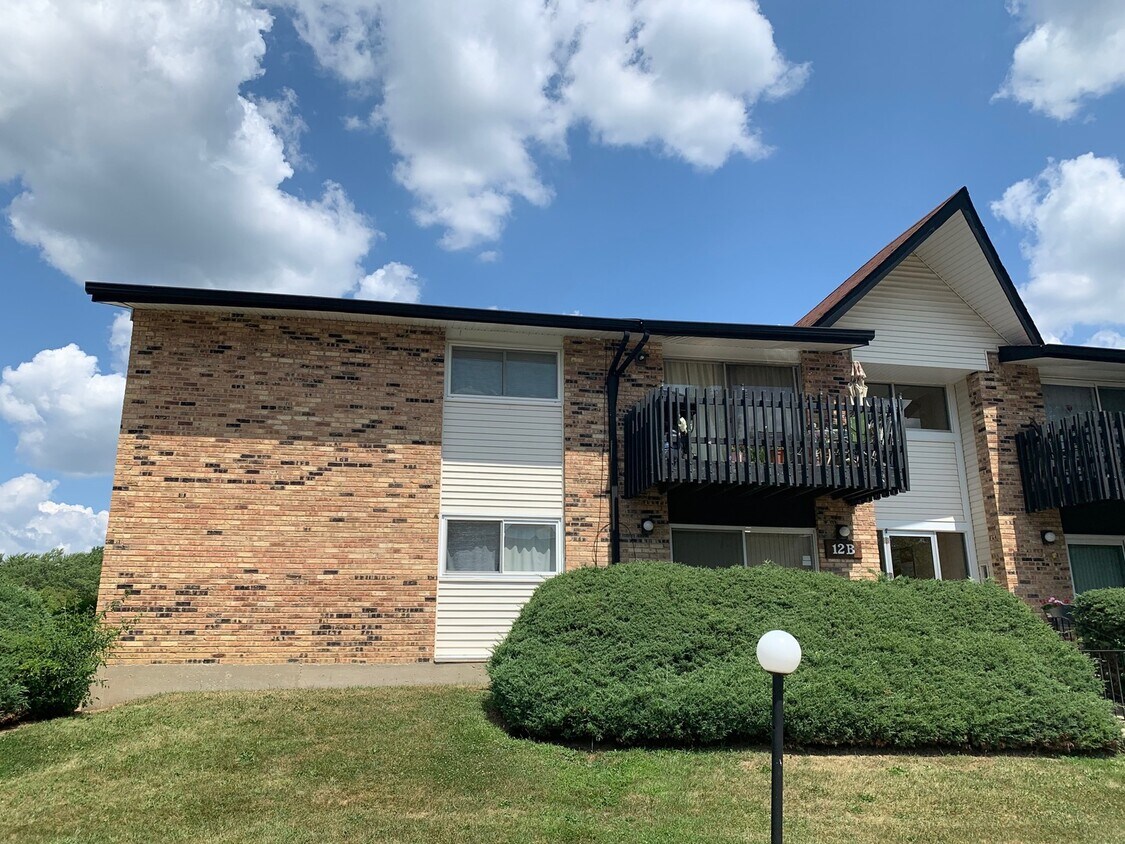 12 Kingery Quarter Unit 105, Willowbrook, IL 60527 Condo for Rent in