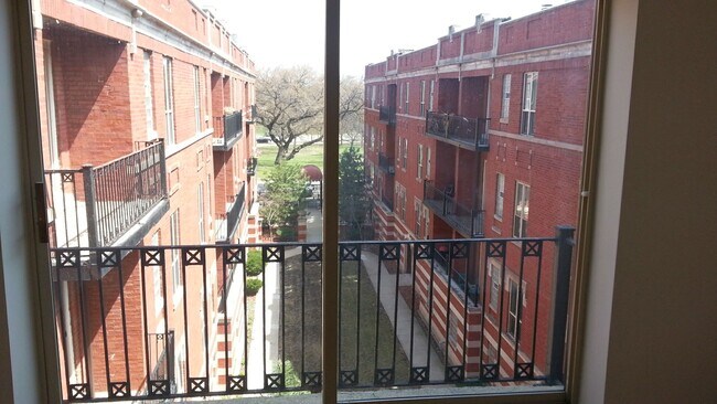 Foto del edificio - 5144.5 S King Dr