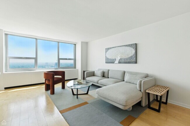 Foto del edificio - 1700 E 56th St