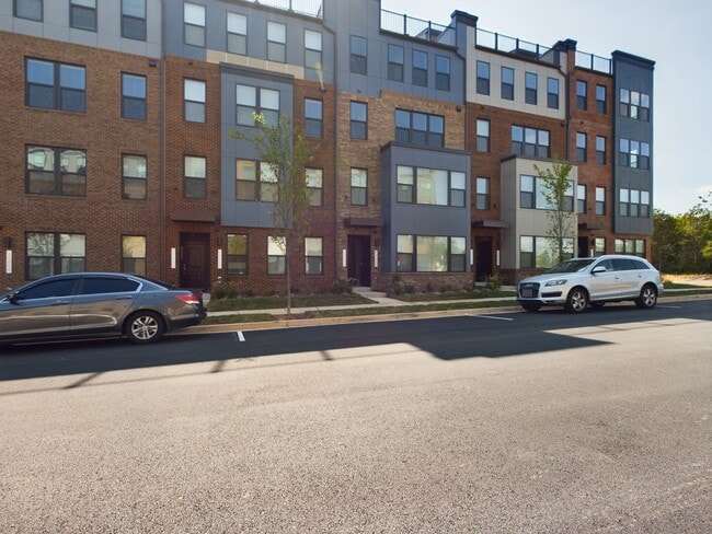 Building Photo - 43801 Middleway Ter