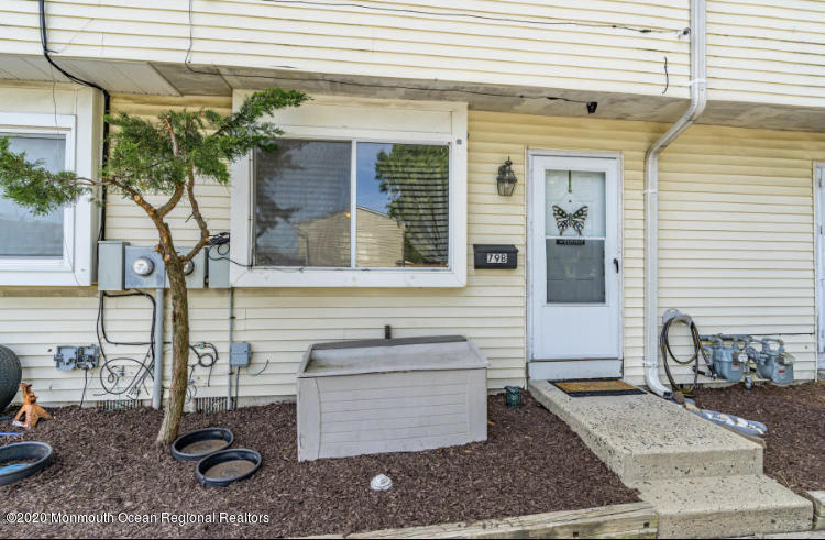 Primary Photo - 79B Carr Ave