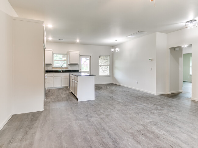 Building Photo - 1212 NE 69th St