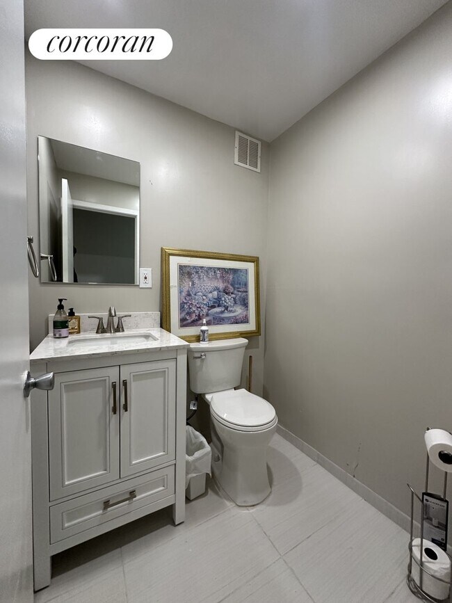 Building Photo - 255 Herzl St