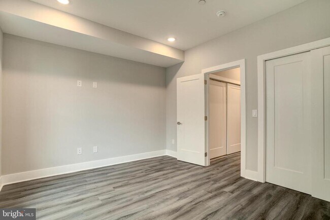 Foto del edificio - 5233 Chancellor St