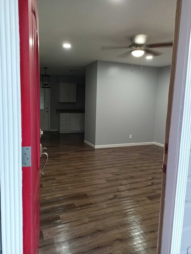 Foto del edificio - 2126 E Pendleton St
