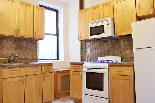 Building Photo - 519 E 83rd St
