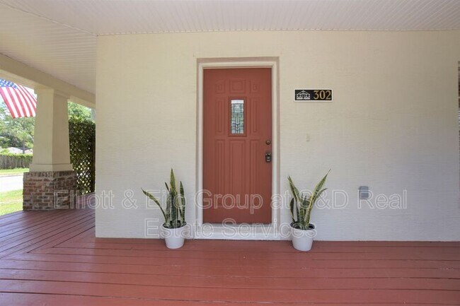 Building Photo - 302 W Belmar St