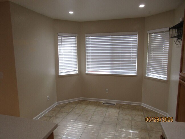 Foto del edificio - Beautiful single story 3 bedroom house with large back yard. Private cul- de- sac. Bonus office/ ...