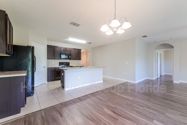 Building Photo - 2330 Sequoia Way