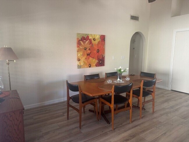 Building Photo - Lovely updated 3 bed 2 bath home in Leisur...