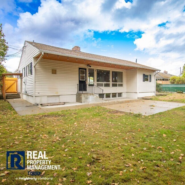 Foto del edificio - Charming 3 Bedroom Move In Ready!