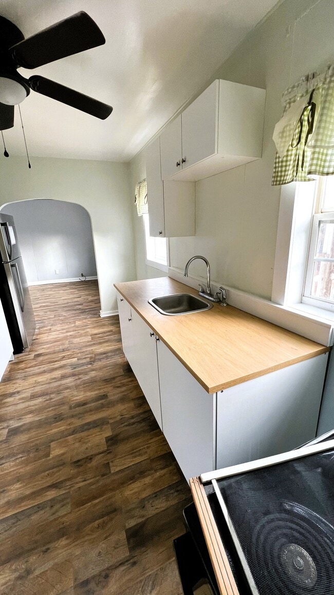 Kitchen - 414 Erie Ave