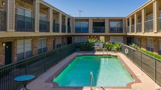 Pool - Park At Bellaire