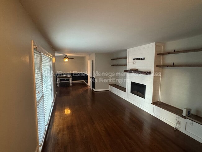 Building Photo - 1122 Maple Dr