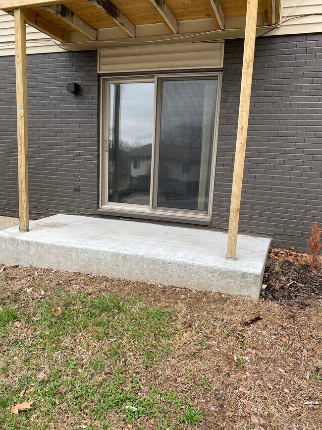 Front Porch - 1002 Cherokee St