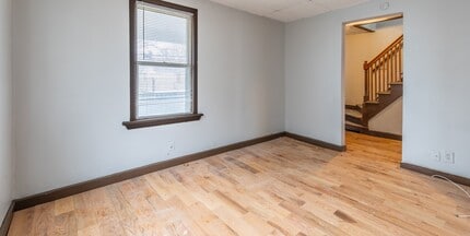 Building Photo - 327 Saxton St