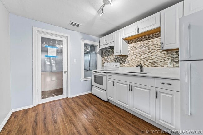 Foto del edificio - 645 NE 38th St