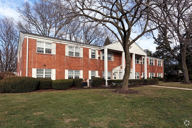 Building Photo - Glenn-Wyn Manor