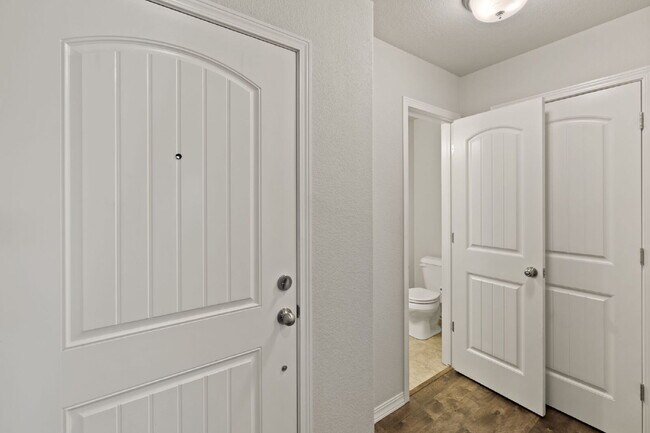 Foto del edificio - Beautiful 4-Bedroom Home on Benecia Drive ...