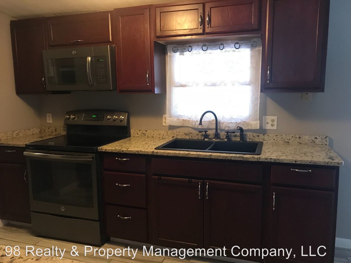 Primary Photo - 3 br, 2 bath House - 85 Harborview Rd E