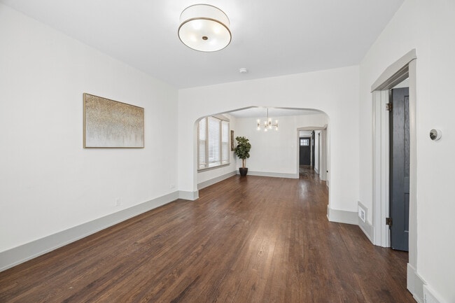 Building Photo - 1910 S Harvey Ave