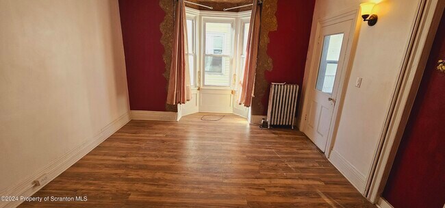 Foto del edificio - 1319 Washburn St