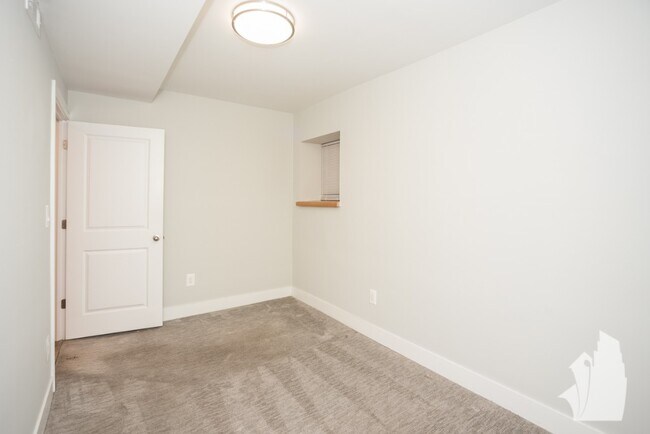 Foto del edificio - 2326 N Southport Ave