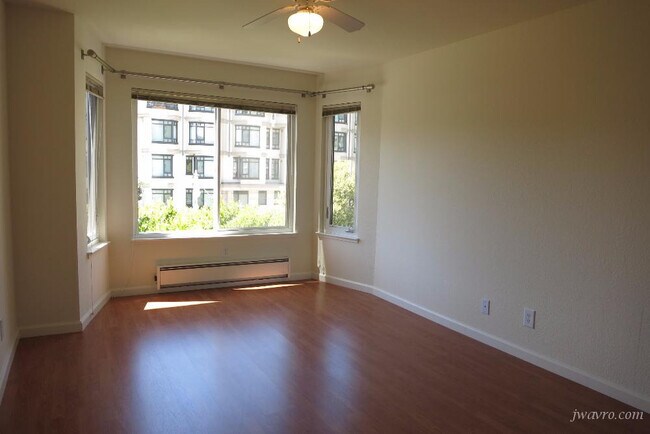 Building Photo - 2642 Van Ness Ave