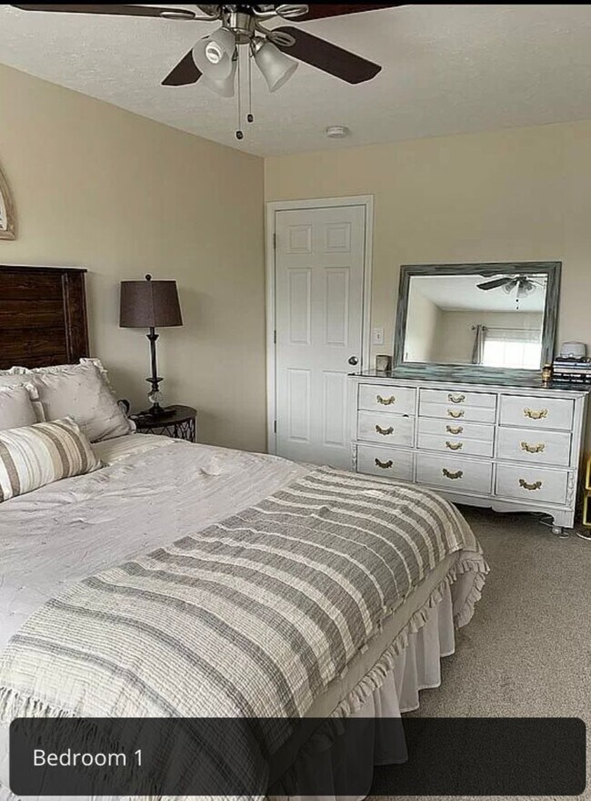 Foto del edificio - "Charming 2-Bed Oasis with 2.5 Baths in Nashville's Heart - 1,234 Sq Ft of Comfort!" End Unit. Cl...