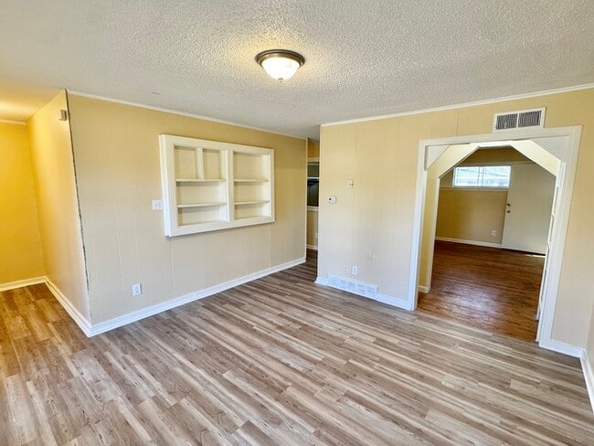 Building Photo - 5502 Santa Monica St