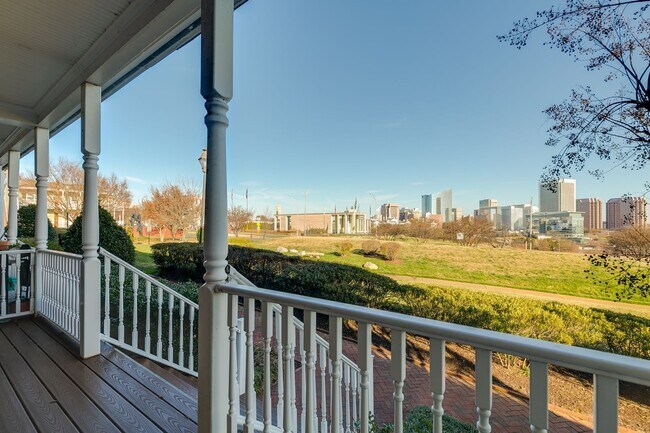 Foto del edificio - 3 Bedroom Townhome in Oregon Hill!