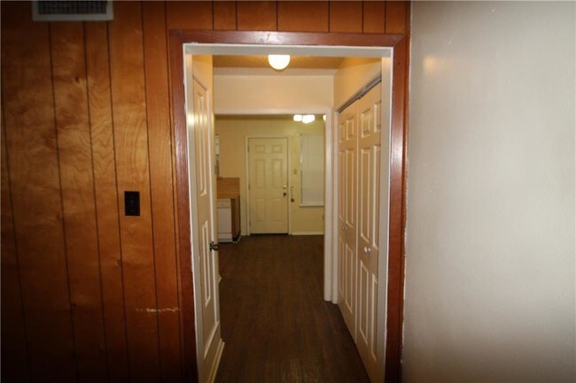 Building Photo - 1403 Courtney Pl