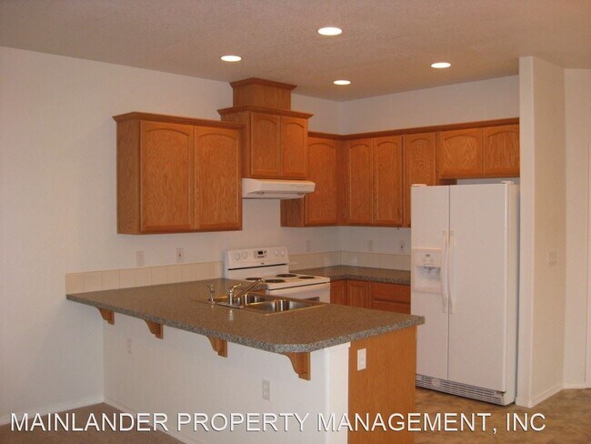 Building Photo - 3 br, 2.5 bath House - 14717 SE LEE AVE